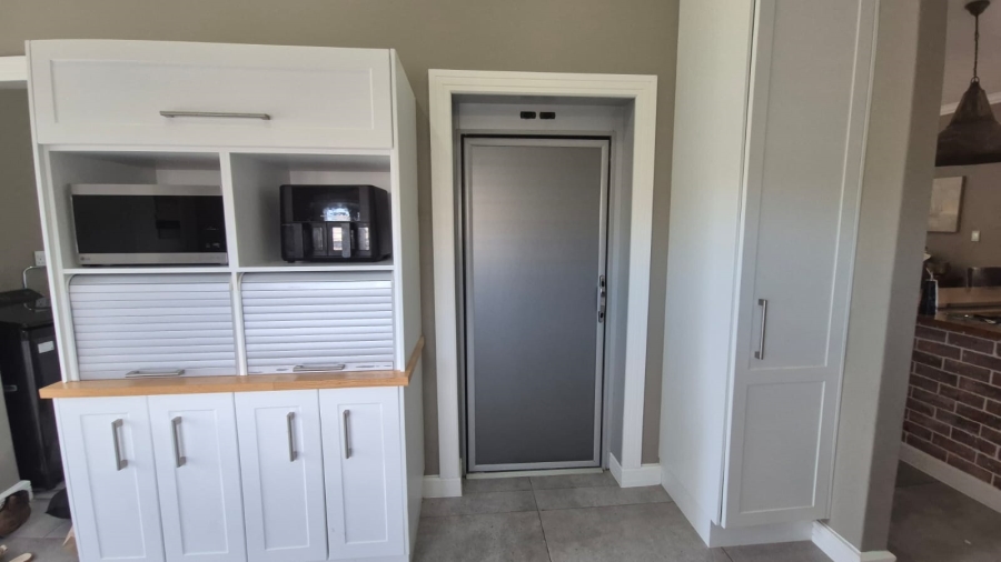 To Let 6 Bedroom Property for Rent in Num Num Cape Estate Western Cape